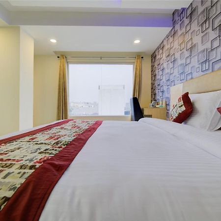 Airport Hotel Daya Capitol Ню Делхи Екстериор снимка