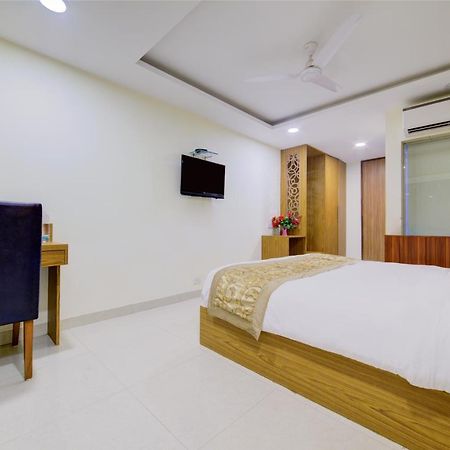 Airport Hotel Daya Capitol Ню Делхи Екстериор снимка