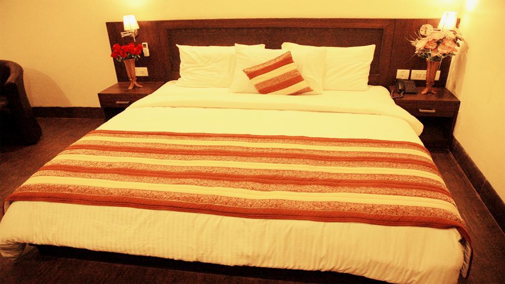 Airport Hotel Daya Capitol Ню Делхи Екстериор снимка