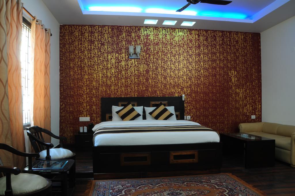 Airport Hotel Daya Capitol Ню Делхи Екстериор снимка