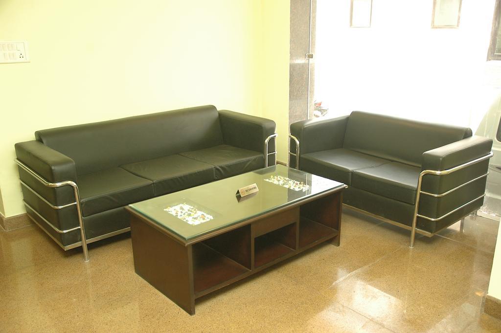 Airport Hotel Daya Capitol Ню Делхи Екстериор снимка