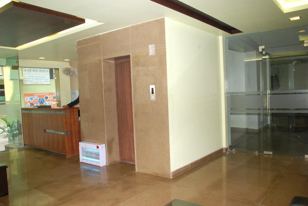 Airport Hotel Daya Capitol Ню Делхи Екстериор снимка
