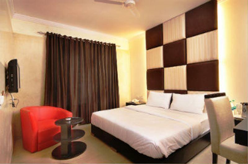 Airport Hotel Daya Capitol Ню Делхи Екстериор снимка