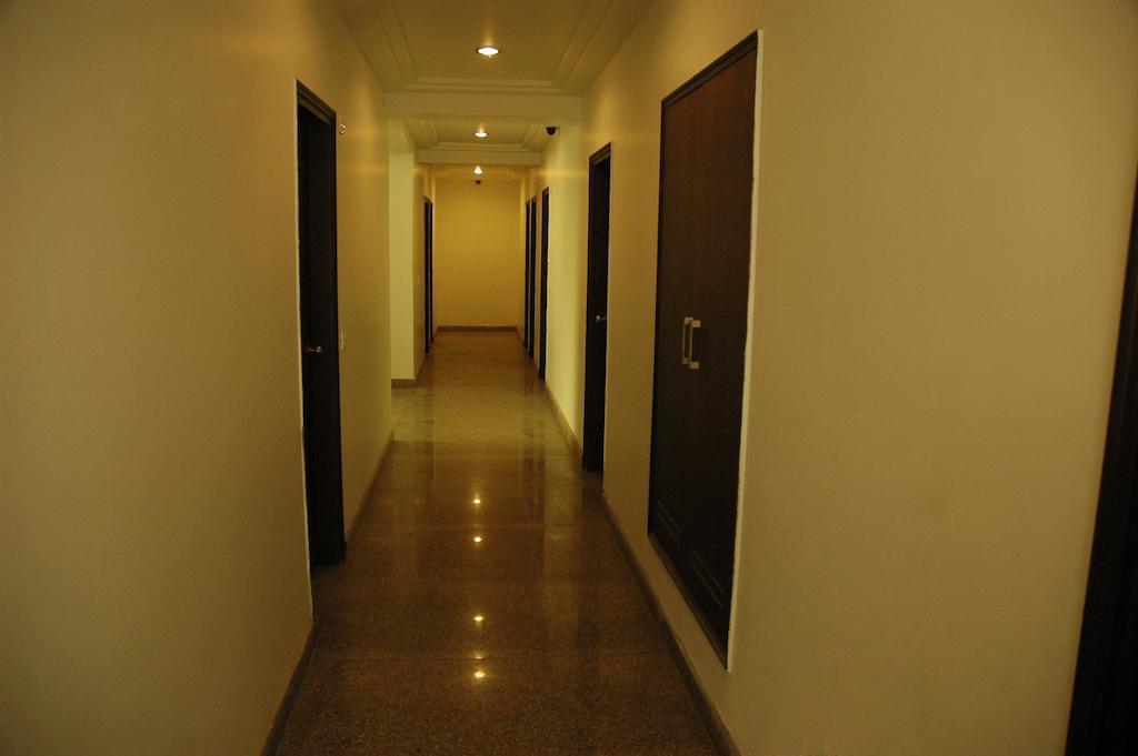 Airport Hotel Daya Capitol Ню Делхи Екстериор снимка
