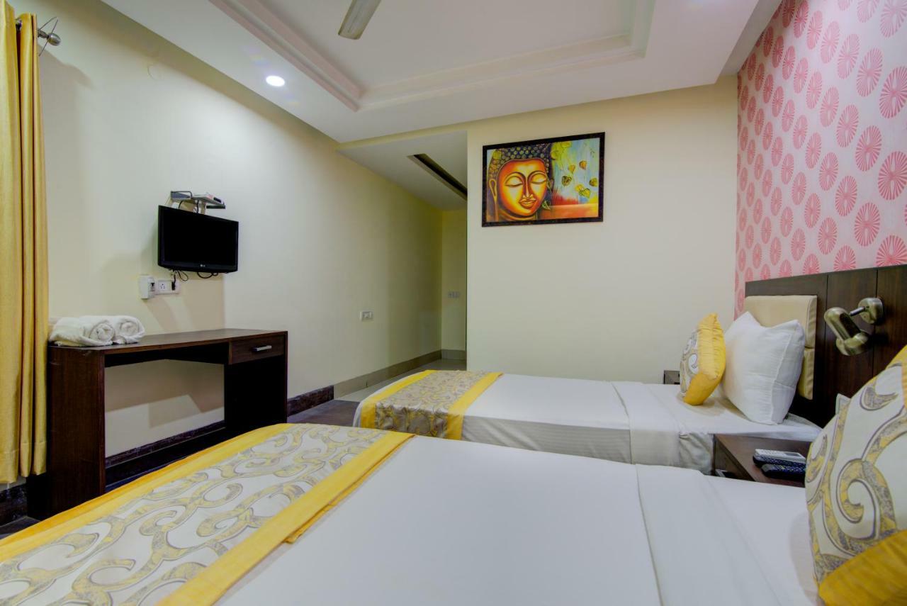 Airport Hotel Daya Capitol Ню Делхи Екстериор снимка