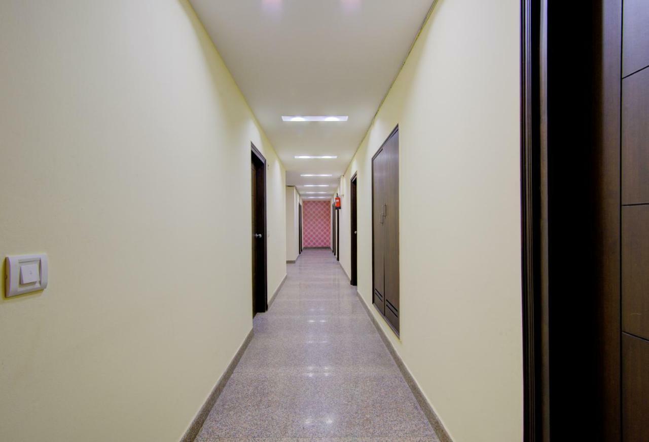 Airport Hotel Daya Capitol Ню Делхи Екстериор снимка