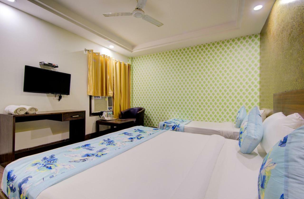 Airport Hotel Daya Capitol Ню Делхи Екстериор снимка