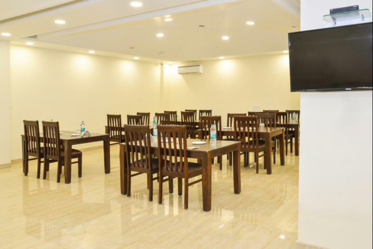 Airport Hotel Daya Capitol Ню Делхи Екстериор снимка