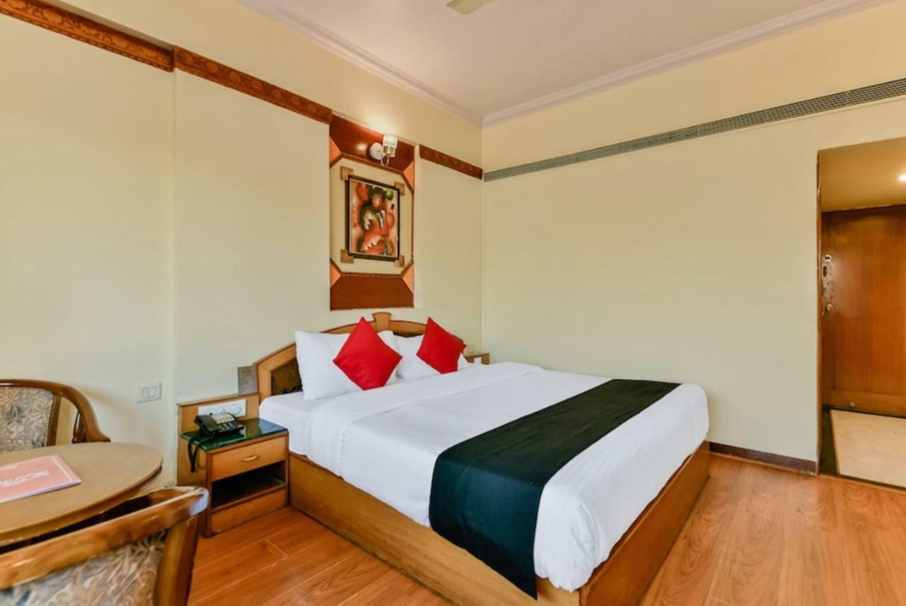 Airport Hotel Daya Capitol Ню Делхи Екстериор снимка