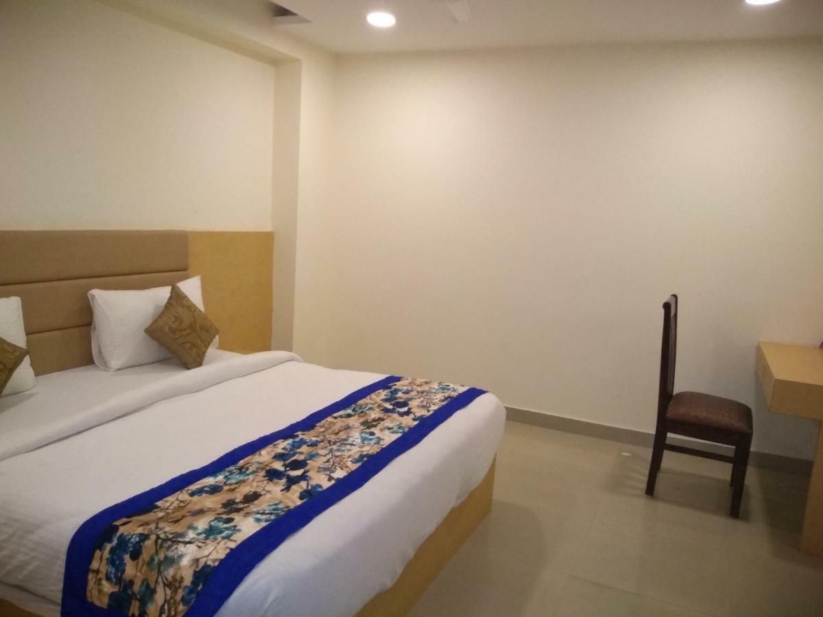 Airport Hotel Daya Capitol Ню Делхи Екстериор снимка