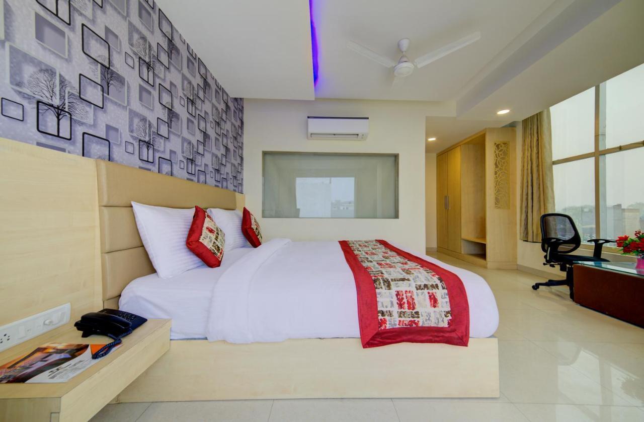Airport Hotel Daya Capitol Ню Делхи Екстериор снимка