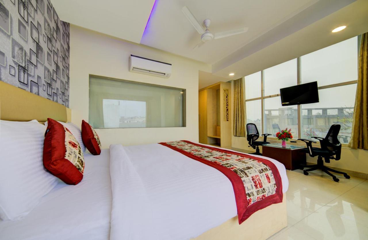 Airport Hotel Daya Capitol Ню Делхи Екстериор снимка
