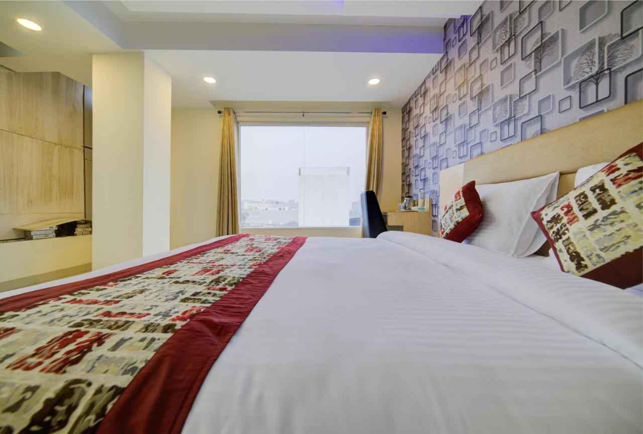 Airport Hotel Daya Capitol Ню Делхи Екстериор снимка