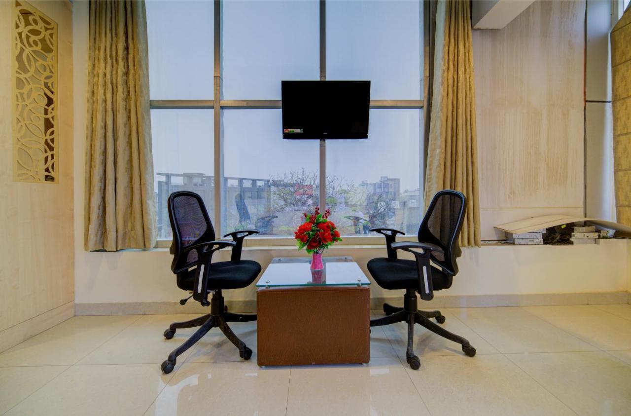 Airport Hotel Daya Capitol Ню Делхи Екстериор снимка