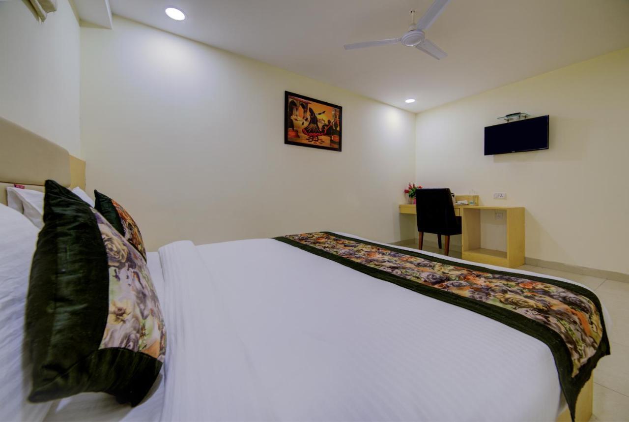 Airport Hotel Daya Capitol Ню Делхи Екстериор снимка