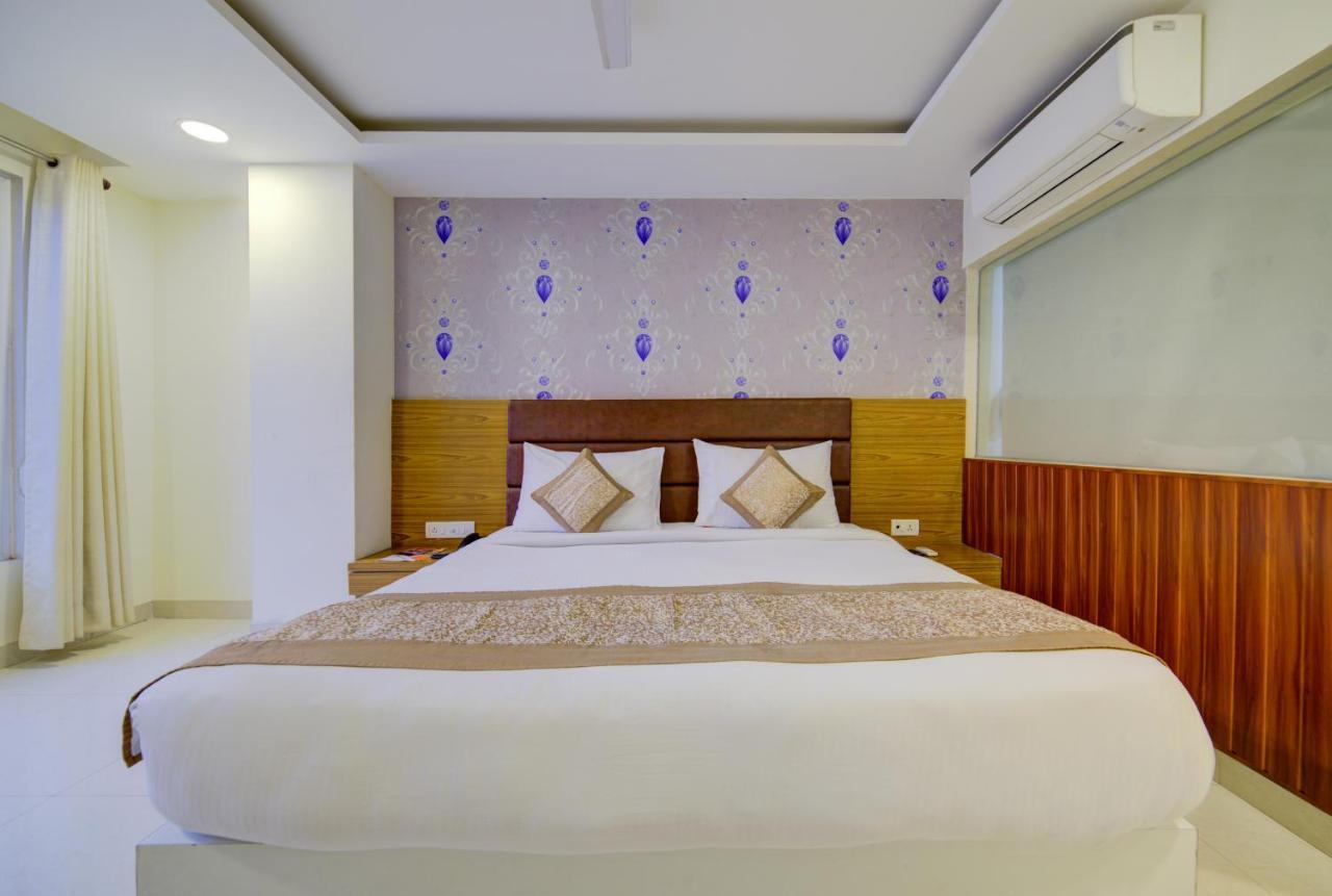 Airport Hotel Daya Capitol Ню Делхи Екстериор снимка