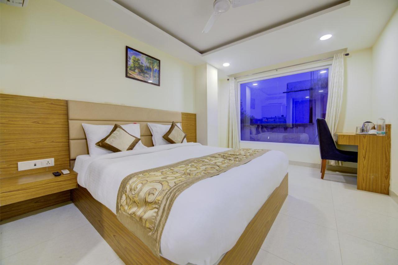 Airport Hotel Daya Capitol Ню Делхи Екстериор снимка